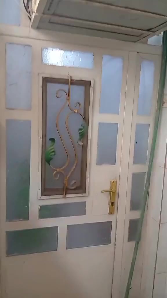 دار للبيع جنس الارض ماليه قريب الشارع العام  الكريعات قرب الحسينية الجواديه.. الفرع المقابيل شاورما الشام 
يحتوي على مدخلين طرمة واستقبال ومطبخ وغرفة منام وصحيات وحولي صغير ودرج ومنور..  الطابق الثاني غرفتين منام كبيره وسطحين عالي وناصي سعره 85 وبي مجال بسيط للاستفسار الاتصال *********** او مراجعه مكتب جاسم ابو عبدالله
