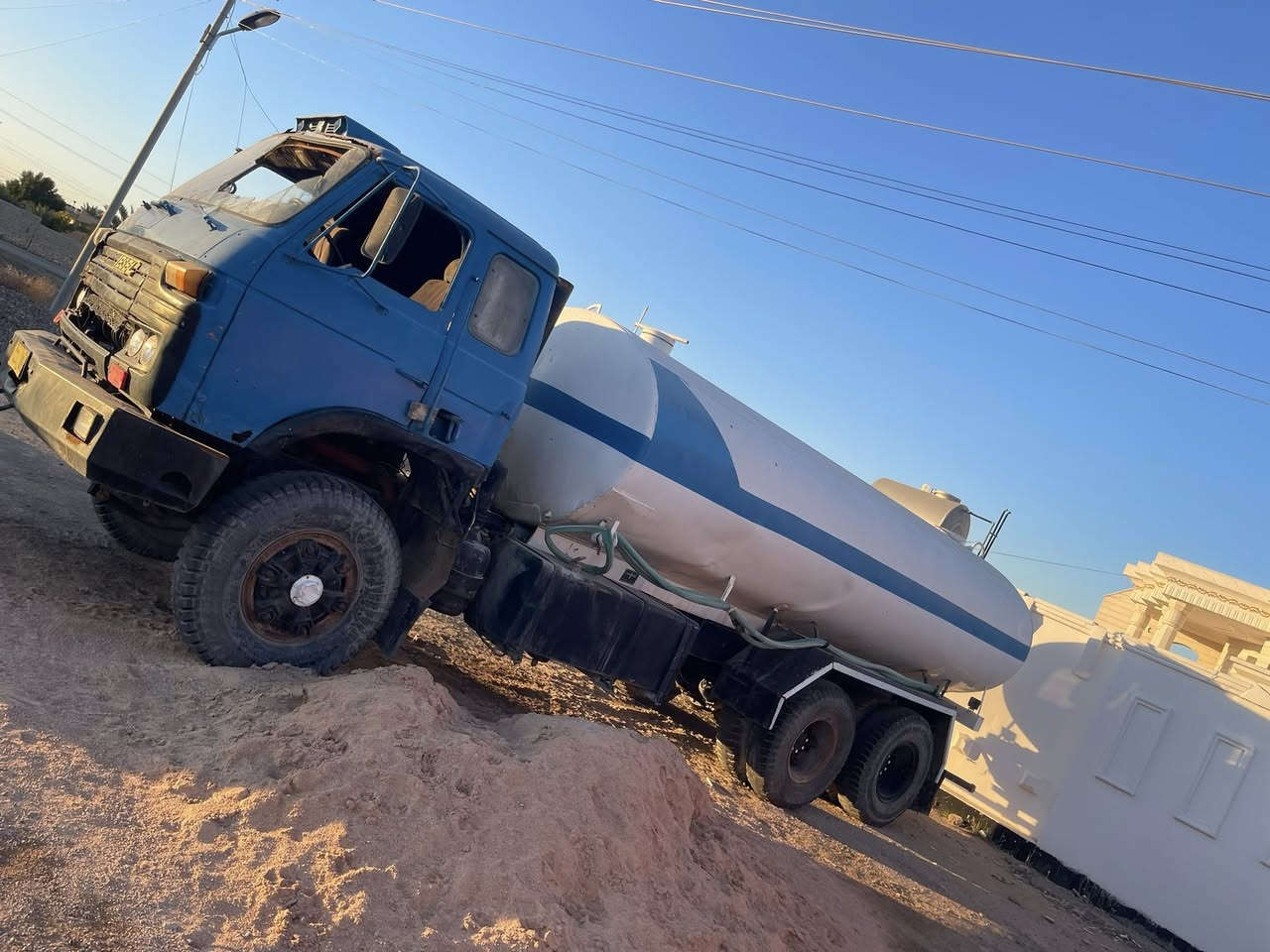 السلام عليكم للبيع تنكر ماء جاهر مكانها رمادي مابيها تقص نقصها بس جامه رقم انبار السعر المطلوب 50 ورقه 
***********
