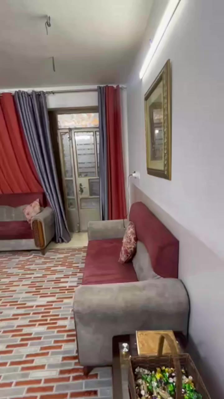 تخم نضيف ١٠ مقاعد 
وفاترينة وطبلات عدد ٣ وبردات وزولية


**إذا كنت صاحب هذا الإعلان وتريد حذفه لأي سبب، رجاءا أرسل رسالة إلى الدعم الفني**