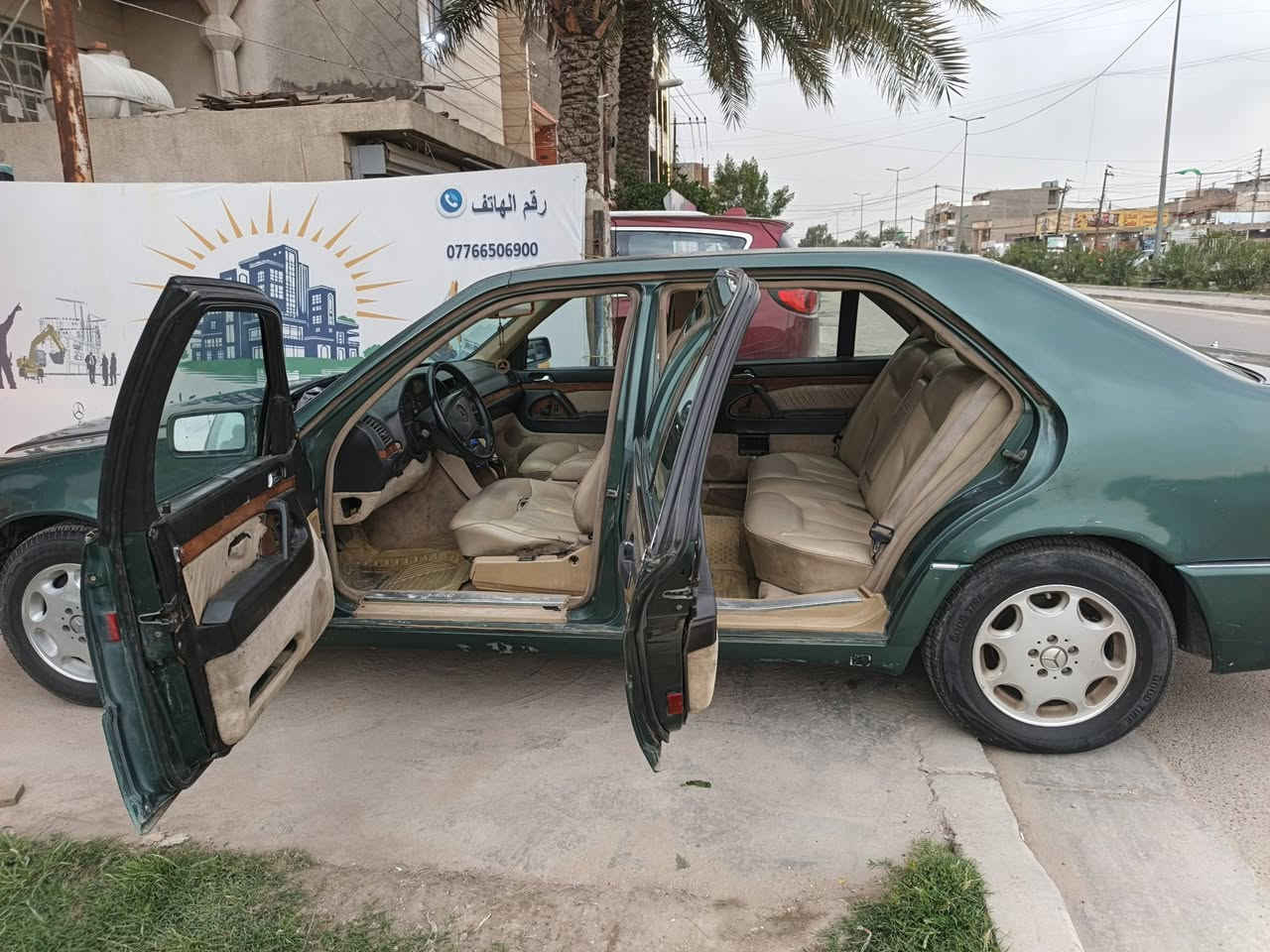 محرك 3000 vvt
موديل ١٩٩٣ 
حجم 320 باب طويل 
تبريد شغال 
مري جانبيه كهرباء
كهربائيات شغاله الكيلو متر والرون 
وكيج بانزين وكيج حماوه
كيج دهن ساعه كلها شغاله مابيها نقص
لايت عالي منظومة زنون 
شاشه أندرويد كامرا خلفيه HD
دبل جام
صدر أمامي خلفي 
غرفتها جديده داخل جلد
فتحه سقف طكتين
خمسة ويل كب
كشنات كهرباء
السعر 58
تجي وتشوف أحلى من الصور 
العنوان بغداد حي الجهاد
هاتف ***********

