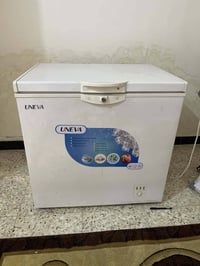 مجمدة نظيفة استعمال سنة واحدة  للبيع حجم  وسط  بسعر ١٥٠ الف للاستفسار ...