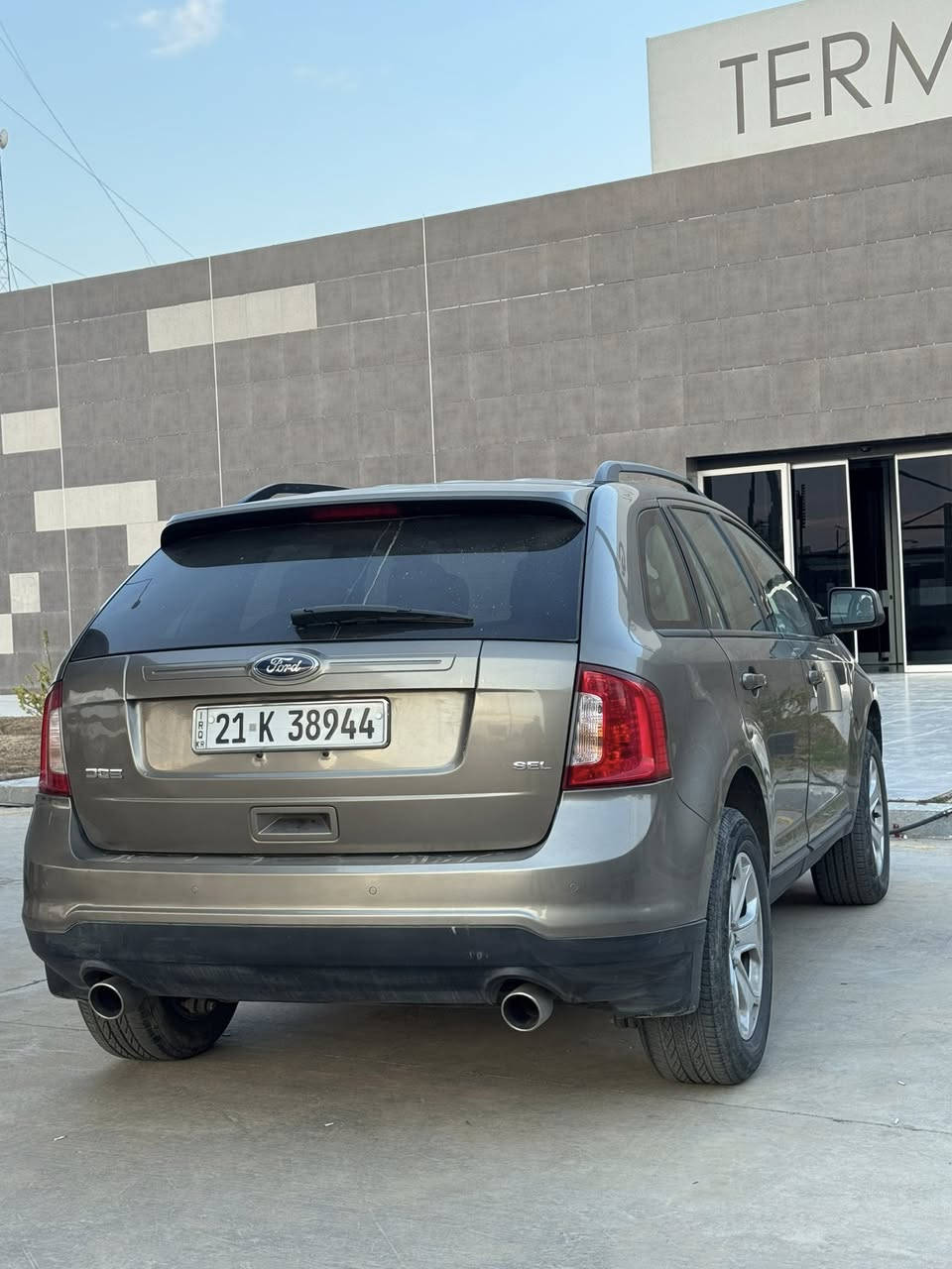 السلام عليكم
فورد إيدج جاهزة ومجهّزة

سيارة تريدها عائلية؟ موجود
تريدها كشخة؟ موجود
تريدها سفر وتحمّل؟ موجود
سيارة مال شيوخ مو بس سيارة

الكير والمكينة والحدادية دينار متصرّف عليها
السيارة خير من الله وما تشكي شي
فقط صبغ بنيد بدون دواخل
وارد خليجي

نظافة عالية وتستاهل
اللي يعرف بالسيارات يعرف قيمتها

السعر 120
مجال بسيط للجاد فقط

✋ رجاءً اللي ما يعرف بالسيارة لا يعلّق سلبي
📞 الجاد يتواصل/***********/بغداد
