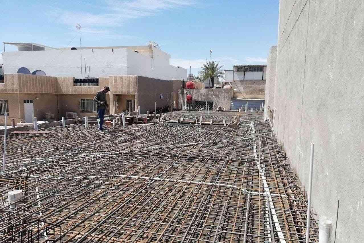 #بناء_هيكل #بناء_هيكل_عظم
بناء الدور السكنية و الابنية التجارية .. .

بناء هيكل عضم سعر المتر 195 الف دينار ( للطابوق الجمهوري الاصفر ) 

بناء هيكل مؤسس جزئي سعر المتر 199 الف دينار ( للطابوق الجمهوري الاصفر )

بناء هيكل سعر المتر 240 الف دينار ( للطابوق الاحمر )

بناء هيكل للابنية التجارية سعر المتر 280 الف دينار
مواصفات العمل

-حفر الارض 40 سم .

-فرش طبقة من السبيس ويحدل بحادلة 20 طن .

-رش مادة الكلوردين فايروسي المضادة للارضة والحشرات.

-فرش نايلون زراعي بعد الحدل .

-صبة نظافة (بلاندنك)

-عمل منظومة مجاري متكاملة حسب المخطط بأنابيب (4 انج) امل الشريف او سمارت (((ميكانيك)))

-تسليح الاساس مع جسور حسب المخططات الانشائية .

-صب الأساس  الرفت بارتفاع (40 سم) او حسب عدد الطوابق صب مركزي C35 .
-ارتفاع الطابق الارضي 3.2 متر صافي و الطابق الثاني 3 متر صافي  او حسب الاتفاق .

-البناء وتقطيع البيت بواسطة الطابوق الجمهوري الاصفر  حسب المخططات الانشائية و من حق الزبون طلب نوع طابوق خاص. 

-صب السقف بارتفاع (20 سم) مع عمل رباط فوق الاضلع 20 سم لكل الطوابق.

-تقطيع الطابق الثاني بالطابوق الجمهوري (9 انج).

-صب الطابق الثاني بنفس مواصفات الطابق الأرضي مع التقطيع حسب المخطط.

-ارتفاع الستارة (120 سم) مع ارتفاع السياج (180 سم) او حسب الاتفاق .

الاسعار تشمل مساحة 100 م واكثر وبمعدل طابقين او اكثر .

المساحات اقل من 100 م تنفذ قطعي حسب الاتفاق

الذرعه للسقوف والستاره فقط (( العمل بنظام النقد فقط ))
(((  والعمل داخل وفق المواصفات الهندسية وباشراف كادر هندسي ))

للتواصل ***********
***********
