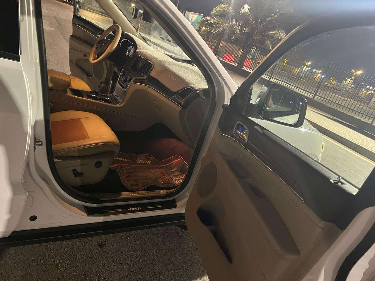 السلام عليكم جيب لمتد فول مواصفات
جيب مديل 2018 امريكي 
مكينة 3600
فتحة سقف 
نقطة عمياء 
كشنات جلد 
كشنات كهرباء
كشنات تدفئة تبريد 
حساسات امامية خلفية 
توقف ذاتي رادارات 
تحكم ستيرن 
لايت زنون 
جنطة كهرباء 
كامرة دوارة
اوتو استارت 
محدد سرعة 
مري متحسسة للضوء العالي 
نضام خرائط 
تايرات جديدة بيهة قبل يومين شادة
وبيهة مواصفات بعد
رقم بغداد تحويل ثاني يوم  
كشنات مدوشمة البلادي جديدة شخط مابي 
السعر 194ورقة وبيهة مجال 
السيارة حادث قطعتين موجودة صور الحادث بل منشور مكان السيارة بغداد الشعب السيارة بل حقيقة احلى من الصور تعال كلب وشوف الاستفسار واتساب فقط ***********
