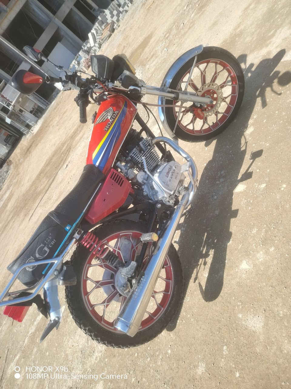 السلام عليكم ورحمة الله وبركاته موجود عندي هل المطور كلش نضيف الصورة بتحكي عن النظافة تاير امامي خلفي جديد لماكينة ذهب موديل ٢٠٢٣ طالب بيها ٤٢٥ الف دينار وبيها مجال ان شاء الله


**إذا كنت صاحب هذا الإعلان وتريد حذفه لأي سبب، رجاءا أرسل رسالة إلى الدعم الفني**