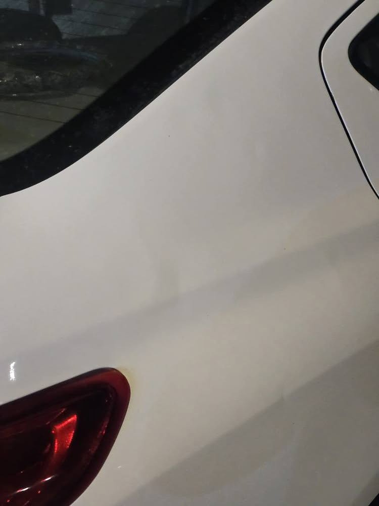 صني موديل ٢٣ سيارة ماشية ٣٨ الف سيارة نظيفة تخم تايرات جديد كفالة كير ومحرك و حدادية 
شاشة اندرويد تبريد و تدفئة
بيها رصعات بجهة العبري موضحة بالصور و مبدلة عرضانية فقط
سعر ١٢٠ وبيها مجال 
رقم :
*********** البصرة, العراق
