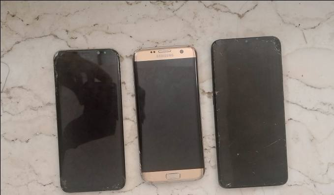 السلام عليكم عندي ٣اجهزه للبيع عاطلات ابيع هل موجود ابيعهن شلع ب30العنوان الأمين  الثانية اسكينه شارع المكاتب رقم الهاتف ***********يوجد واتساب
