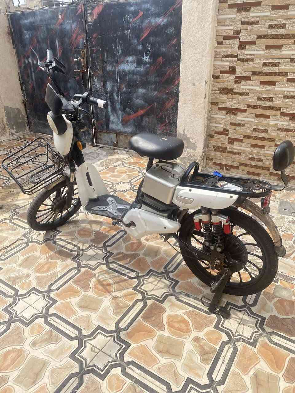 سلام عليكم دراجة شحن rm كوري حجم 20
سعره 200 الف و بيه مجال 

5 بطاريات 
ملف 2000
سرعة 65
موديل 2024

العنوان / البصرة القبلة حي الشهداء 
رقم الهاتف / ***********
