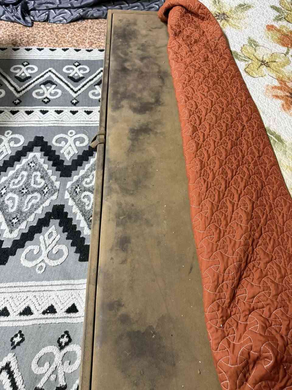 غرفة نوم تركي اصلي للبيع 6 قطع المراية مال الزاوية موجود تجي وياها عيوبهة مكان الخزن الي بل جرباية وصخ والمجرات الثنين مال ميز التواليت بيهن كسر بسيط العنوان البصرة المعقل رقم التواصل *********** السعر عل سوم أنطيني سومك على رقمي ونتفاهم
