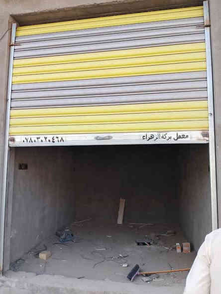 السلام عليكم ثلاث محلات للايجار التضحيه فرع العلوه الرئيسيه السعر 150 مع المجال قابلت للايجار المحلات طبق ثلاثه الرقم الهاتف ***********
