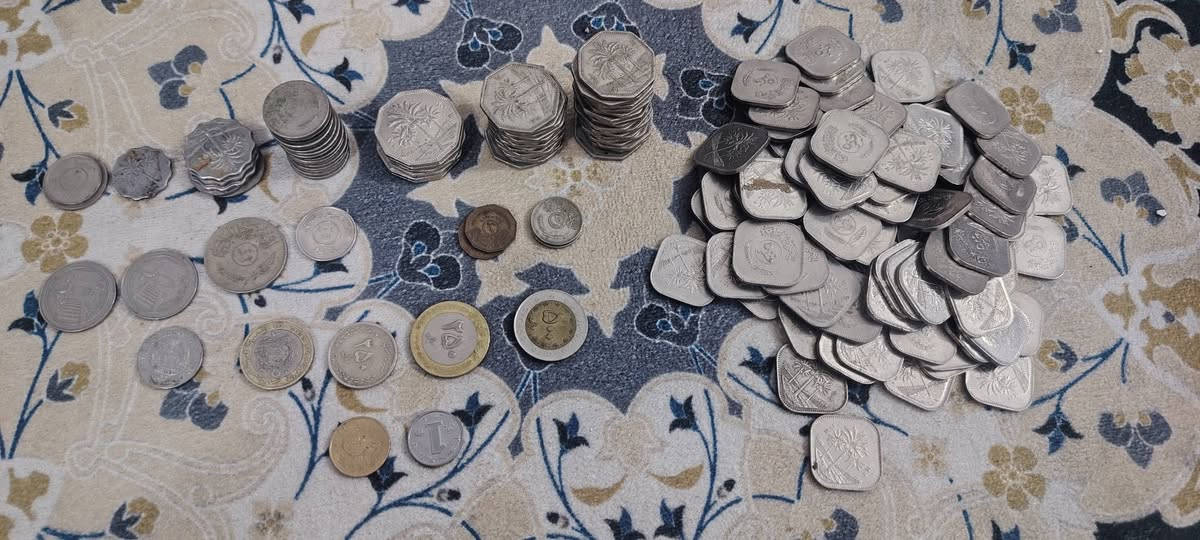 ابيعهن شلعة كلهن هنه والتحفيات النحاس
صاحب اعلئ سعر ابيعله التفاصيل 👇
500 فلس 99 قطعه
250 فلس 32  قطعه
واحد دينار عدد 6 قطع
50 فلس عدد 16 قطعه
10 فلوس عدد 5 قطع
100 دينار عدد واحد
100 فلس عدد واحد
25 فلس عدد 2
واحد فلس عدد 2
5 فلس عدد واحد
العملات الأجنبية
250 ريال إيراني عدد 2
500 ريال إيراني عدد واحد 
25 ليرة سوري عدد واحد 
10 ليرة سوري عدد 2 
25 بينت روماني عدد واحد
1 و 5 يوان صيني 
50 و 20 فلس الكويت

واتساب.
***********
