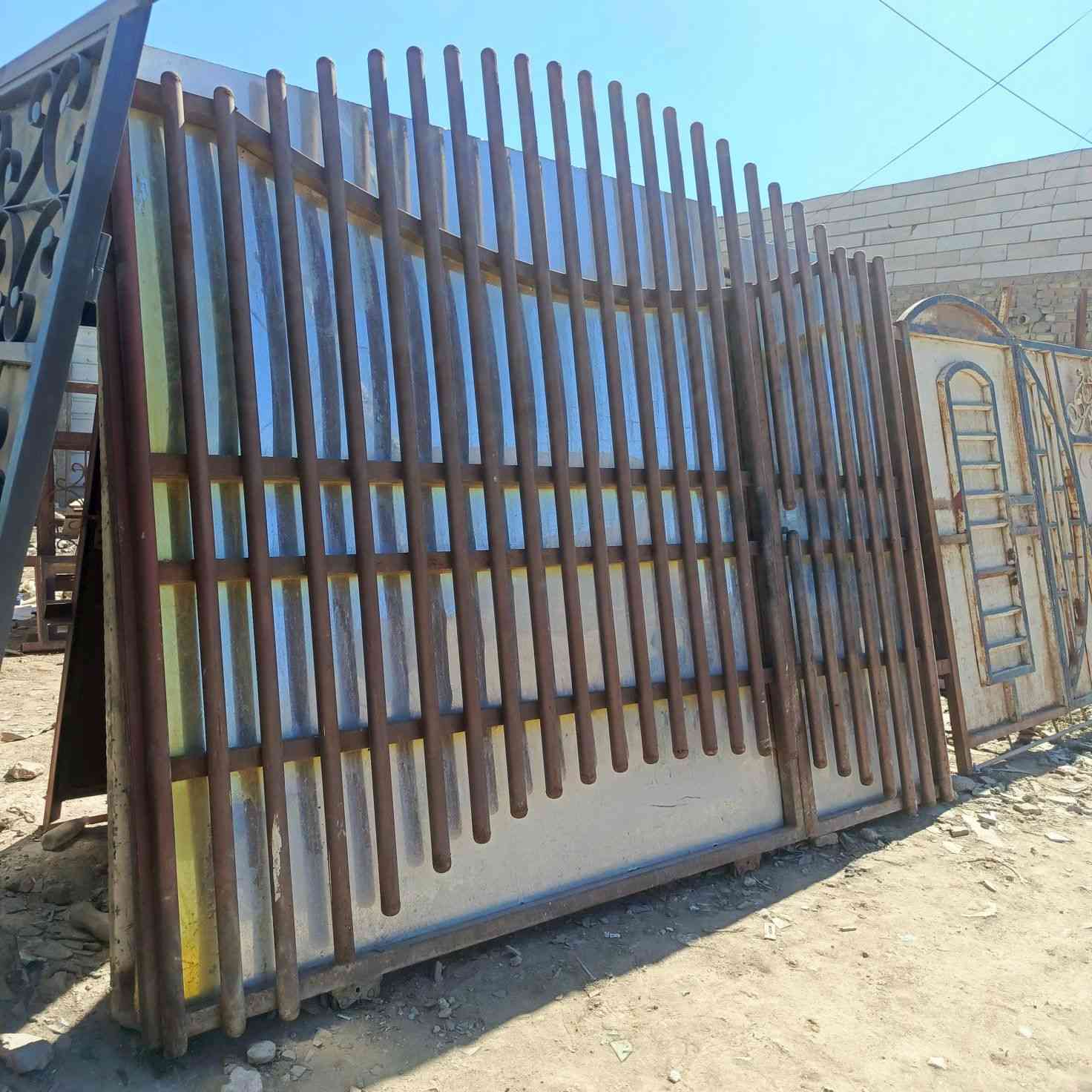 باب سلايت تسكام نضيف كلش مابي خياس عرض 3 امتار و 20سم سعره 235 وبي مجال مكان ديوانيه رقمي ***********
