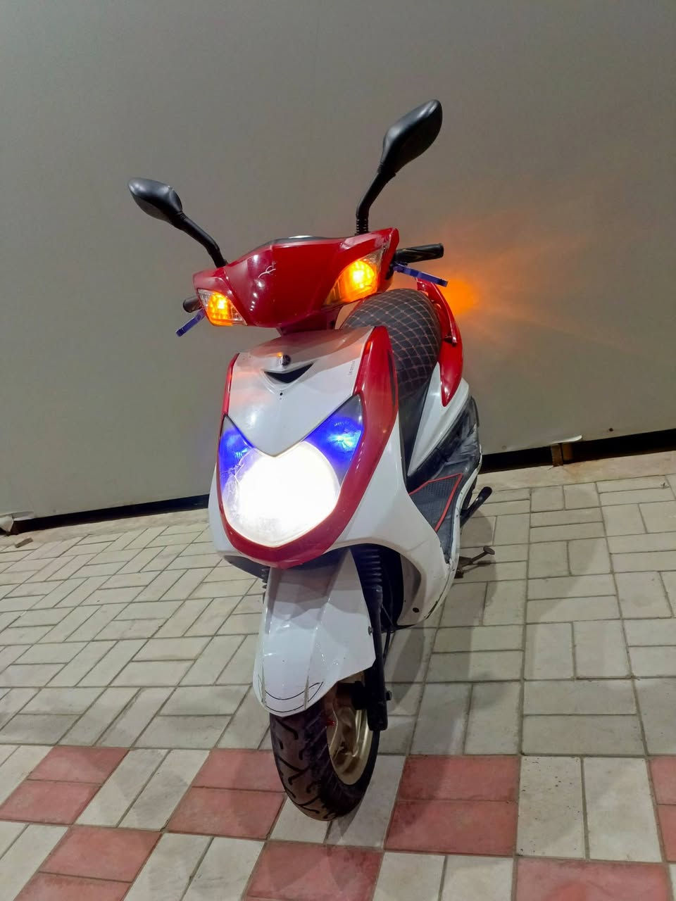 سلام عليكم سكنس فحل نوزل خطين مكينه ناعمه كاتم بلادي ماشيه 26 الف  كفاله عامه نقص واحد مبيها نكره سلف اوراق موجوده السعر 600 بيها مجال مكاني بغداد قرب مستشفى الكرامه ***********
