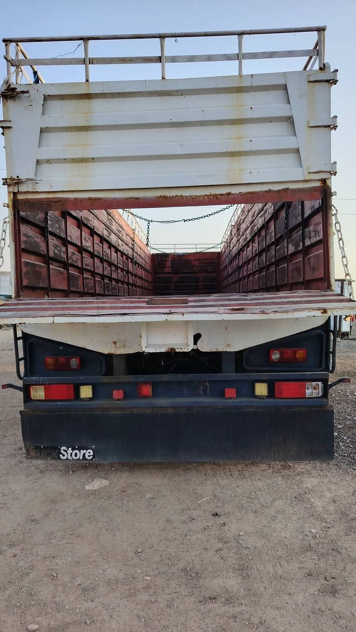 عربانه للبيع شاصي محلي اربع محاور12 ونص المكان الموصل باقي التفاصيل ع خط ***********
