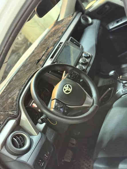 السلام عليكم 
تويوتا راف فور موديل ٢٠١٨ رقم سليمانية جديد 
فئة LE
محرك ٤ سلندر  ٢٥٠٠
تحكم ستيرن جهتين
نظام ايكو وسبورت
كاميرا دوارة وشاشة كبيرة 
منافذ USB, AUX
السيارة حادثه بسيط جدا موجوده صور الحادث وحسب التقرير الامريكي اصطدام بشجرة 
صبغ جاملغ وبنيد
سعر البيع  168 ورقة 
للاستفسار  *********** هيت
