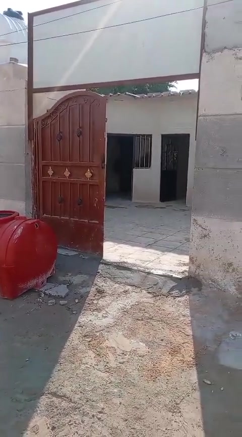 سلام عليكم دار للبيع منطقه الرشاد مقابل ملعب سجن النساء سابقن واقع حال مساحته ١٠٠ خدمات كامله سعره ٢٦  وبي مجال قليل ***********

