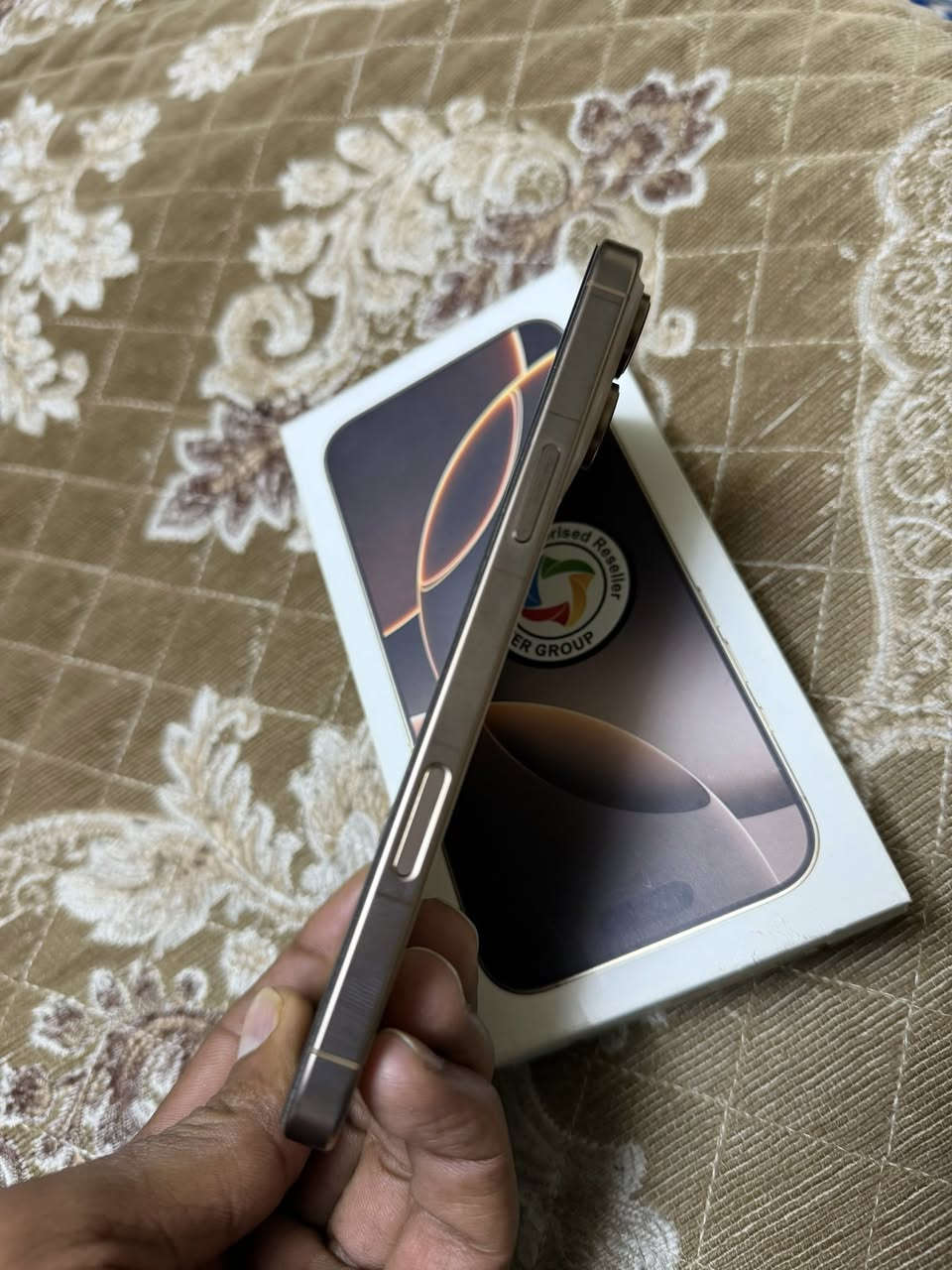 السلام عليكم 
16 برو ماكس ماستر نضافه 100‎%‎ 
مكفول من كل شي تفاصيل كدامك 
سعره 1450 قفل 
مكاني الشعب ***********
