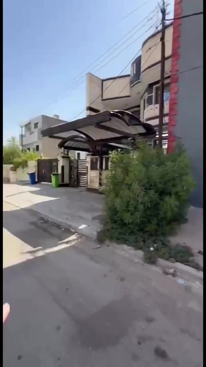 شقة طابق ثاني مؤثثة بالكامل للأيجار حي العدل تحتوي على غرفة وصالة ومطبخ وخدمات 
للأستفسار 
***********
***********
