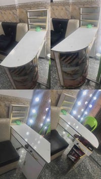 ميز اكريليك • ٧٥ • بي مجال