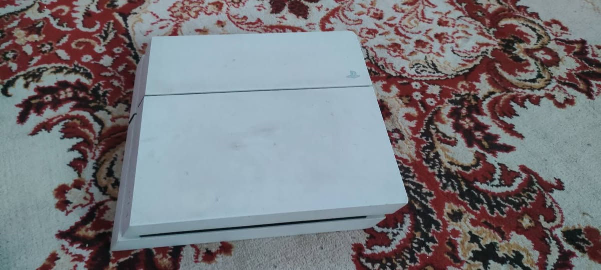 للبيع ps4 فات،
بلي 4 للبيع جهاز نضيف مفتوح لغرض التنضيف وتجي وتفحص البلي كامل قبل الشراء مع جويستكات 2 اصليات وحده مال سلم ووحده مال برو 

3 العالب سكيرو وبلاك3 وتراث هوكورز عربيه

السعر مع الالعاب: 265

السعر بدون الالعاب: 190

والسعر قابل للمفاوضه.

العنوان: كربلاء شارع ميثم التمار.
الرقم: ***********
