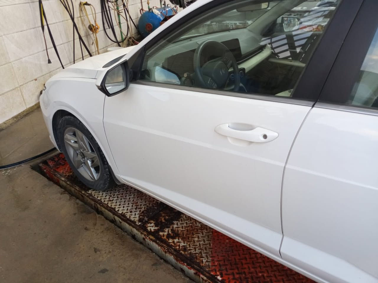 السلام عليكم موديل ٢٤ حره مكفوله ماشيه ٤٠ الف حقيقي السعر ١٣٧ الشراي يتصل ***********
