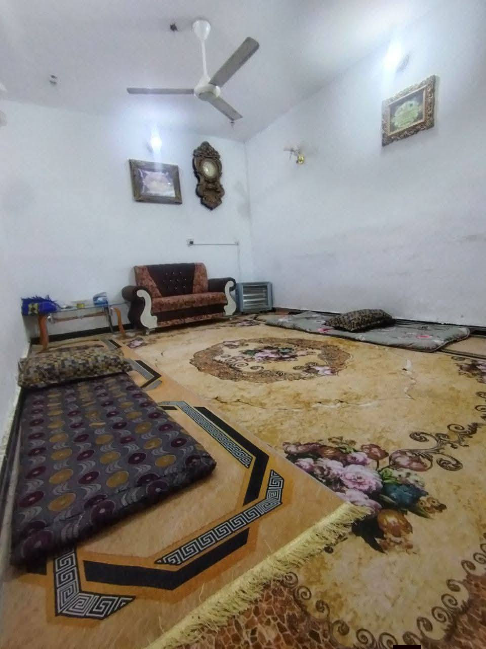 السلام عليكم. 

بيت للبيع.  

بناء بلوك 

زراعي 25

خدمات كامله: مجاري ومي وكهرباء ومدرسة ابتدائية قريبة

طابقين

الطابق الاول يتكون من حديقه كبيره + كراج + كليدور + هول + استقبال + مطبخ حار وبارد + غرفة نوم وحده
 + ترك + صحيات مشتركه. 

الطابق الثاني يتكون من غرفتين نوم + صاله كبيره + مطبخ حار وبارد + صحيات مشتركة + بلاكون

العنوان المدائن منطقة الجعاره مقابل مطعم ديوان المدائن

***********

السعر 130 وبي مجال
