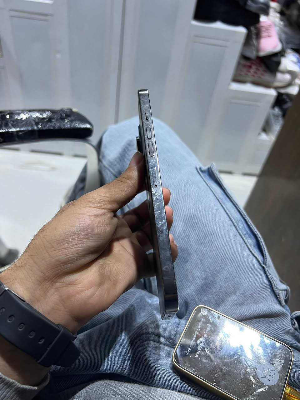 آيفون 13بروماكس
ذاكره 256
بطاريه95معلايه
ملحقاته فقط كارتون
بي فقط كأمره الاماميه عليها تراب خفيف فقط
لجهاز وتربرو مامفتوح
السعر نهايته قفل 650بدون احراج بيع مستعجل 
تلفون مال بيت تواصل واتساب 
العنوان البصره الصالحيه 
***********
