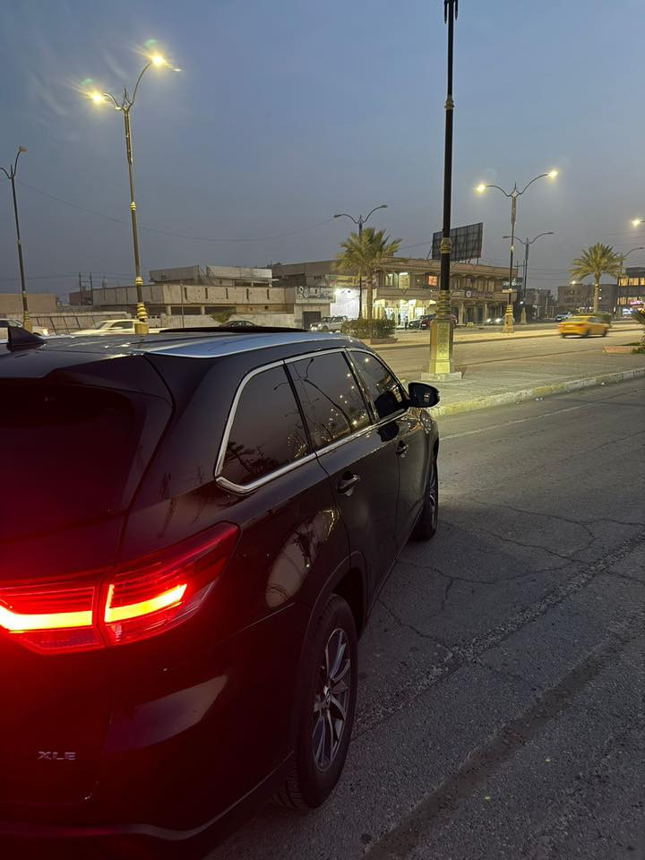 السلام عليكم 
تويوتا هايلاندر للبيع
موديل 2019
ممشى  ١١٢ الف  مايل 
مواصفات فول xle
فتحه
بصمه 
جنطه كهرباء 
كشنات VIB جلد
تحديد مسار
نقاط عمياء
رادار 
بردات خلفيه بلادي
تدفئ كشنات 
تحكمات ستيرن 
وبعد بيها مواصفات 
تقريرها موجود بل صور بنيد صبغ وجاملغ تعديل شويه بارد واكو بيها ملاحظات موضحه بل صور بدون تبديل بدون دواخل  فقط ايرباك ستيرن طاك مسستم
كير مكينه كهربائيات بشرط 
وبيها اضافات منضومه زنون واناره محيطيه 
رقم صلاح الدين تحويل ثاني يوم 
السعر ٢٢٥ $وبيها مجال 
مكان السياره صلاح الدين تكريت 
للاستفسار اكثر *********** واتساب
