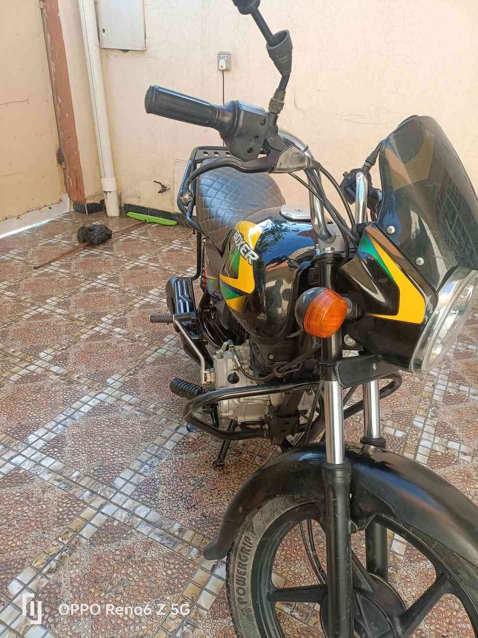 السلام عليكم 
للبيع دراجة بوكسر 2022
السنوية بأسمي
رقم ديالى 
محرك جيد جداً غير مفتوح
للأستفسار رقم واتساب ***********
