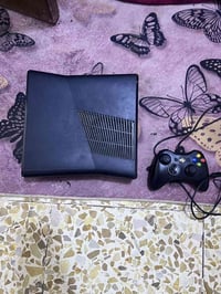 اكس بوكس للبيع كامل ملحقاته جهاز نضيف كلش ومابي اي نقص سعره 130 وبي مج...