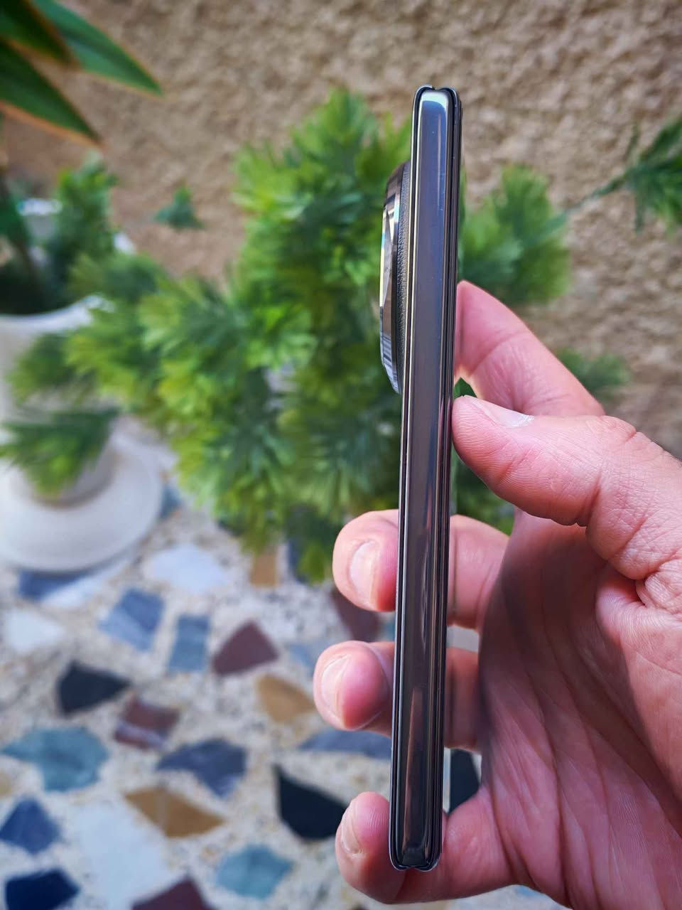 للبيع أو للمراوس
هواوي ميت X6
Huawei Mate X6 
• ذاكرة 512GB • اللون: أسود (أفخم لون) • نسخة عالمية • جميع خدمات Google شغالة 100%
الجهاز بحالة ممتازة ونظافة 100%، بدون شخوط أو ضربات أو مداخل تصليح.
ملاحظة: يوجد نقطة سوداء صغيرة ⚫ بالشاشة الكبيرة أسفل اليمين، لا تُلاحظ إلا عند التدقيق، وتختفي مع الوضع المظلم، وغير مؤثرة على اللمس أو الاستخدام نهائياً.
المرفقات: • الكارتون الأصلي • شاحن 66 واط الأصلي (غير مستخدم) • الكفر الأصلي
الموقع: بغداد السعر: 975,000 دينار
للاستفسار خاص او *********** بغداد, العراق
