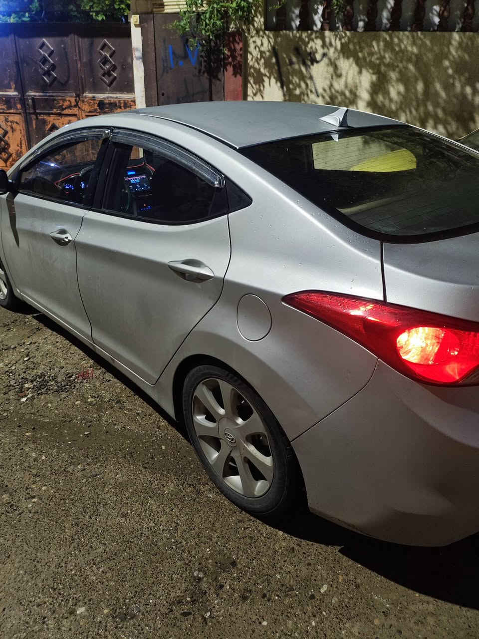 السلام عليكم
افانتي للبيع موديل 2012
السيارة بأسمي 
صبغ عام بسبب الترقيم 

بدون ضرر 

فول توماتيك
كابون بانزين ورقي والكتروني

مكينة GDI

مكينة وكير بشرط 

سعر85

0781 717 4715
