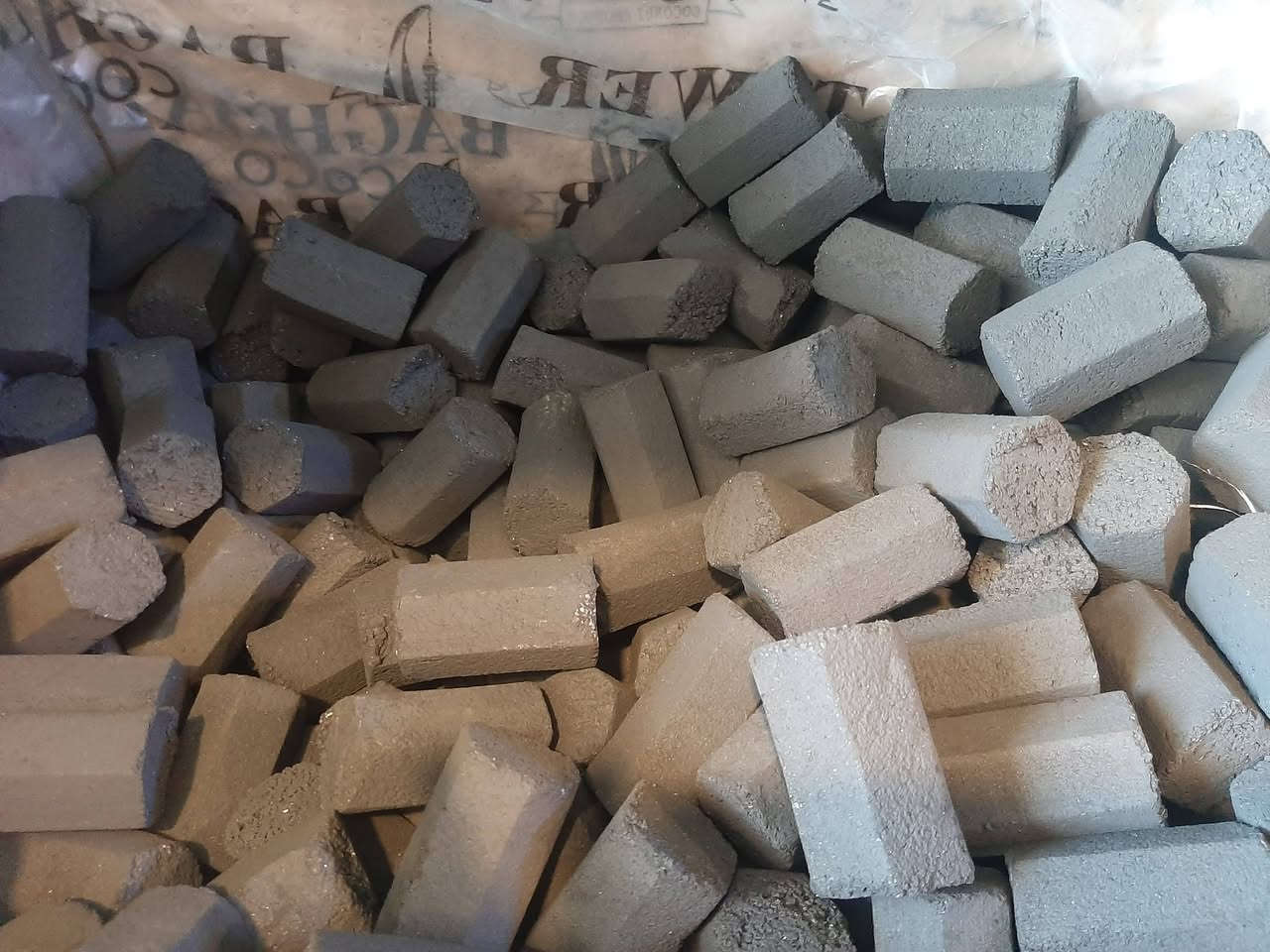 فحم  المرجان 
بدون غاز ورائحة . جمله +مفرد    
مناسب جدأ جدآ


**إذا كنت صاحب هذا الإعلان وتريد حذفه لأي سبب، رجاءا أرسل رسالة إلى الدعم الفني**