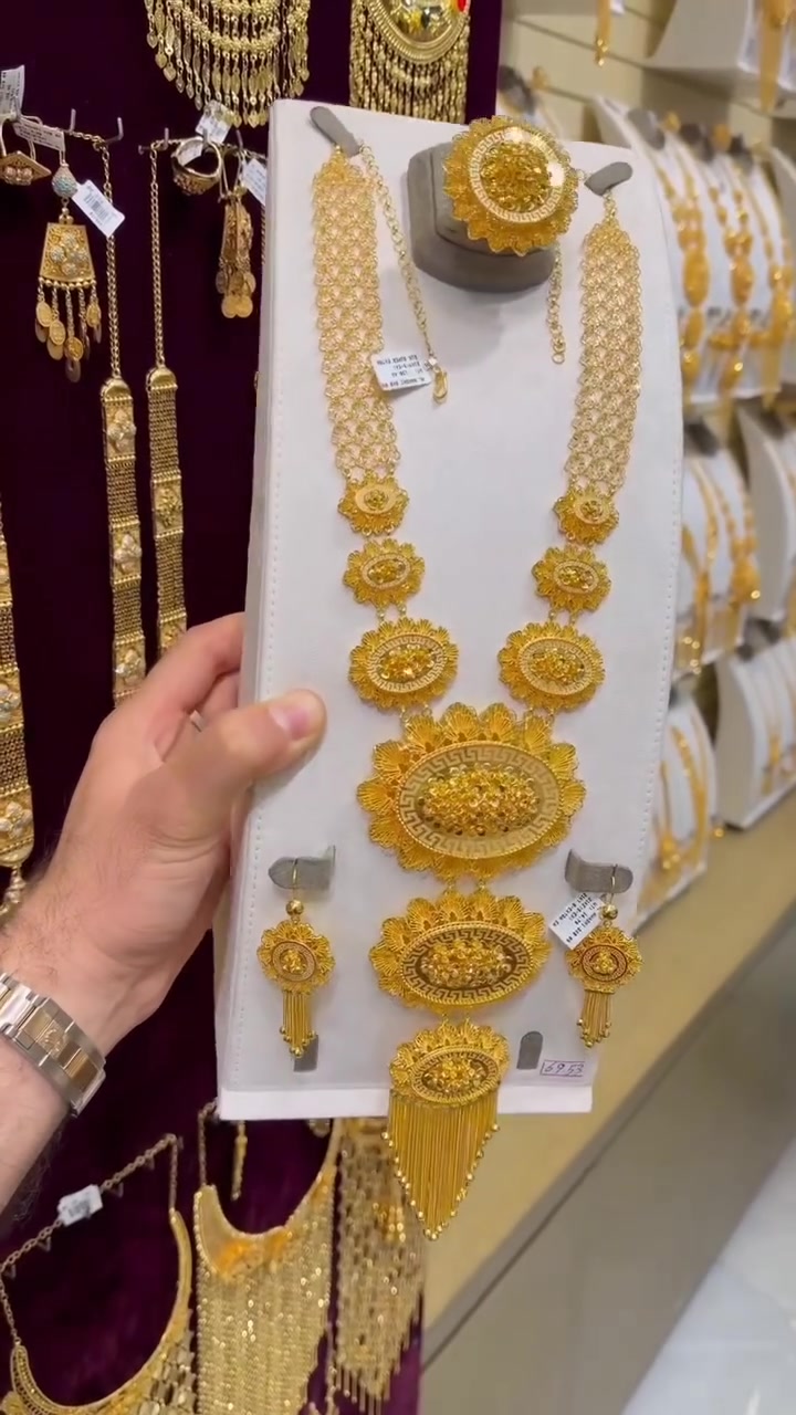 #YSFgold21k #مجوهرات_ملكية #مــــysfـــذهلة


**إذا كنت صاحب هذا الإعلان وتريد حذفه لأي سبب، رجاءا أرسل رسالة إلى الدعم الفني**