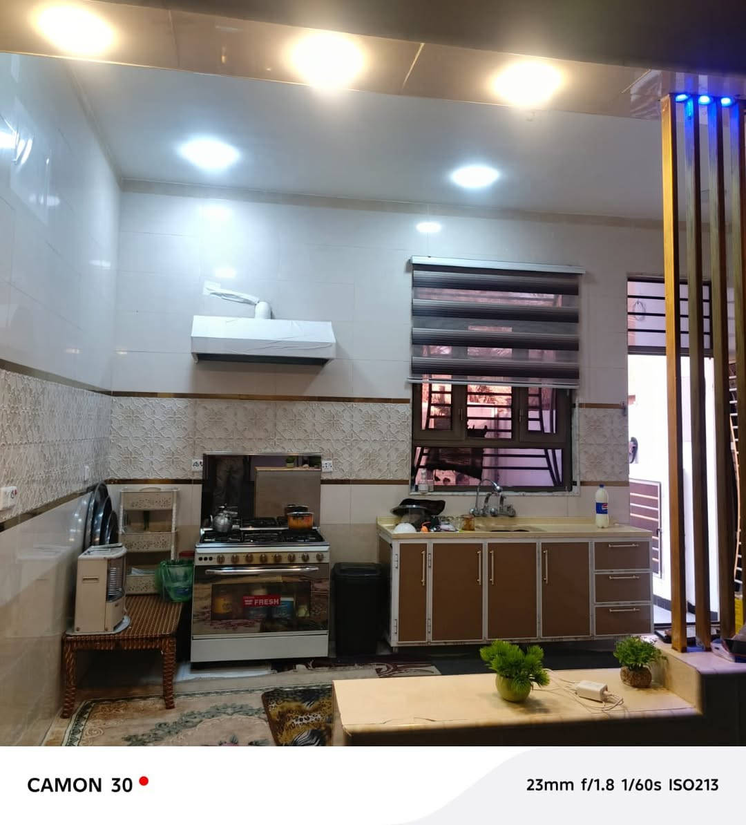 سلام عليكم دار للبيع 200م طابو ملك صرف الموقع المدائن حي رشيد مقابل مركز صحي سلمان المحمدي ع يبعد عن الامام دقيقه مشي ع القدام خدمات كامله يمك مستوصف يمك مدارس يمك  الحدايق يمك سلمان المحمدي عليه السلام يمك السوك يمك اي شيء من متطلبات الحيات بعد شتردون من هذا العرض بيش مايكون سعره هوه رخيص ومناسب(( الدار طابقين طابق الأول غرفتين وستقبال وصاله ومطبخ وصحيات جوه وصحيات بره الطابق الثاني ثلاث غرف وصاله وصحيات واحده من الغرف سويت بناء درجه أولى ))للمعلومه الطابق الثاني ناقصه فقط كاشي البيت مناقصه اي شي فقط كاشي بناء درجه أولى سعر 300مليون بي مجال للشراي فقط  ((***********))واتساب مفتوح وكل الهلا بيكم
