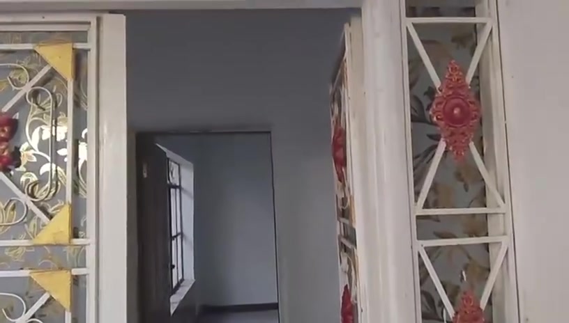 اعلان متوفر بيت طابق واحد للايجار جديد في منطقة الحوز قرب مدرسة جنيد البغدادي يتكون من كلدور استقبال هول  مطبخ صالة غرفتين نوم مجموع حمامات داخلية خارجية مخزج خارجي كراج للاستفسار الاتصال على الرقم الموجود *********** 
او زيارة مكتبنا العنوان الرمادي حي الشرطة قرب النادي الملكي مكتب المسرة للاستثمار العقاري
