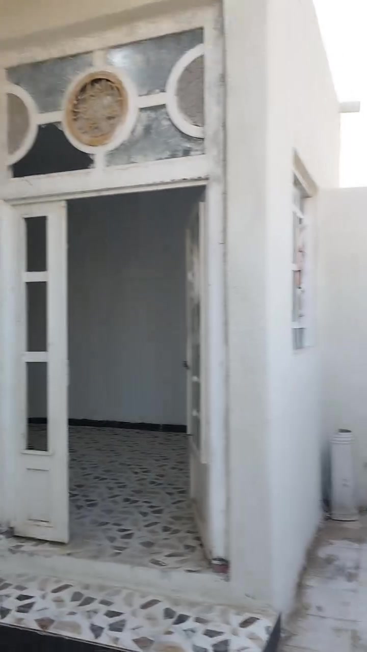 السلام عليكم بيت للبيع مساحه 190م بل البيضاء قريب السده ثاني نزاله ***********
