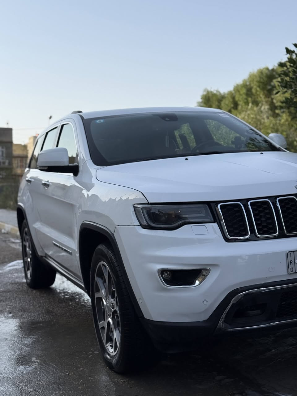 ✨ 🚘 للبيع: جيب جراند شيروكي ليمتد (Limited) 🚘 ✨
🔴 السلام عليكم ورحمة الله وبركاته 🔴
🔹 الموديل: 2019
🔹 الوارد: خليجي (وكالة ليث العبيدي) - كلين تايتل
🔹 الرقم: بغداد (بإسمي والتحويل ثاني يوم بشرط) ✍️
⚙️ المواصفات:
🔺 كفالة عامة
🔺 المواصفات: فول (ما عدا الجكات والثلاث شاشات)
🔺 التشغيل: بصمة تشغيل + تشغيل عن بعد 🔑
🔺 الكشنات: جلد (الأمامية تدفئة وتبريد / الخلفية تدفئة) 🛋️
🔺 الأمان: رادار أمامي + رادار خلفي + نظام النقطة العمياء 🛡️
🔺 الجنطة: كهرباء 📦
🔺 السبير: سبير الشركة (بعده منازل) 🆕
⚠️ ملاحظة بسيطة:
خشم الجاملغ عكس السائق به صبغ فقط (أثر شخوط لا أكثر ولا أقل).
💰 السعر: 282 ورقة (وبيها مجال)
📍 المكان: واسط - الكوت
📞 للتواصل والاستفسار:
☎️ ***********
☎️ ***********
