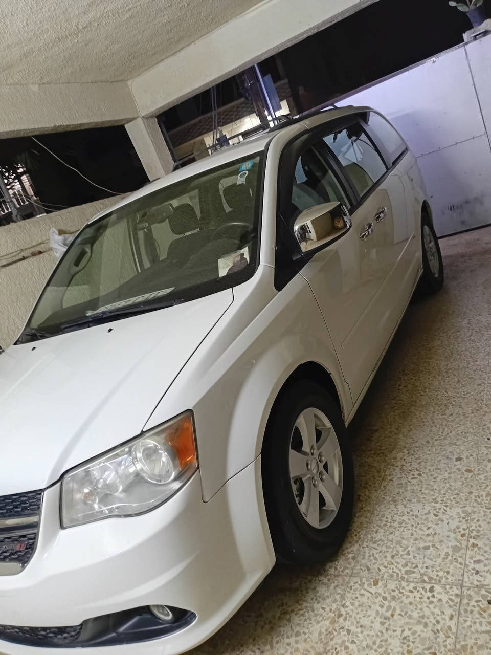 دوج كرافان مديل ١٣ وارد أمريكي حادثة جاملغ وبنيد بدون دوخل كير مكينة مكفول صدر جديد تبريد ثلج سياره بسمي رقم بغداد  سياره نص فول سعرها ١٤٠ للاستفسار ***********
