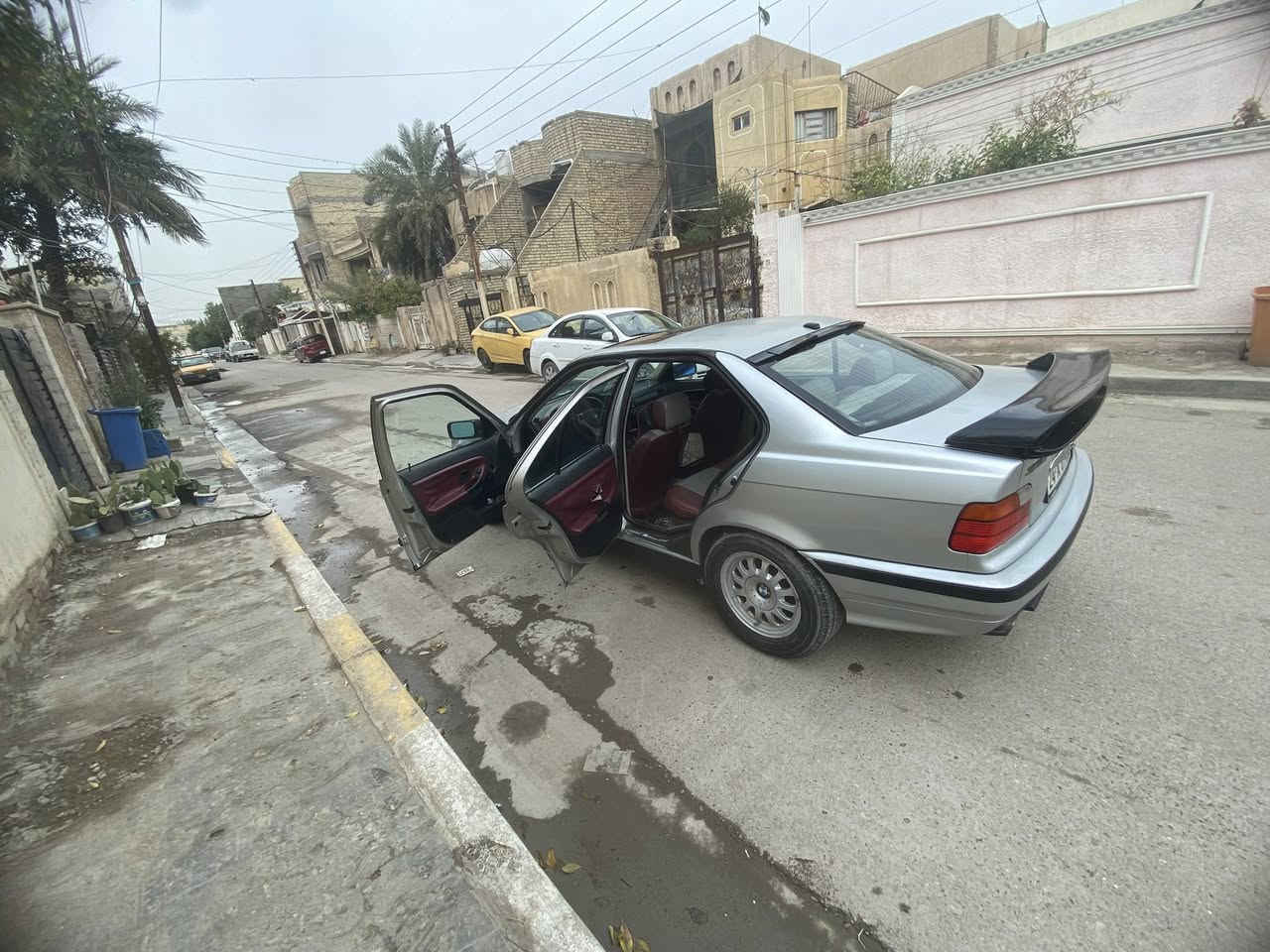 السلام عليكم E36 السيارء جاهزه من كلشي بس تبريد نقص فقط والباقي كله شغال تخم تاير جديد باتري جديد مكينه وكير مكفول السعر 45 وبيهه مجال الرقم ***********
