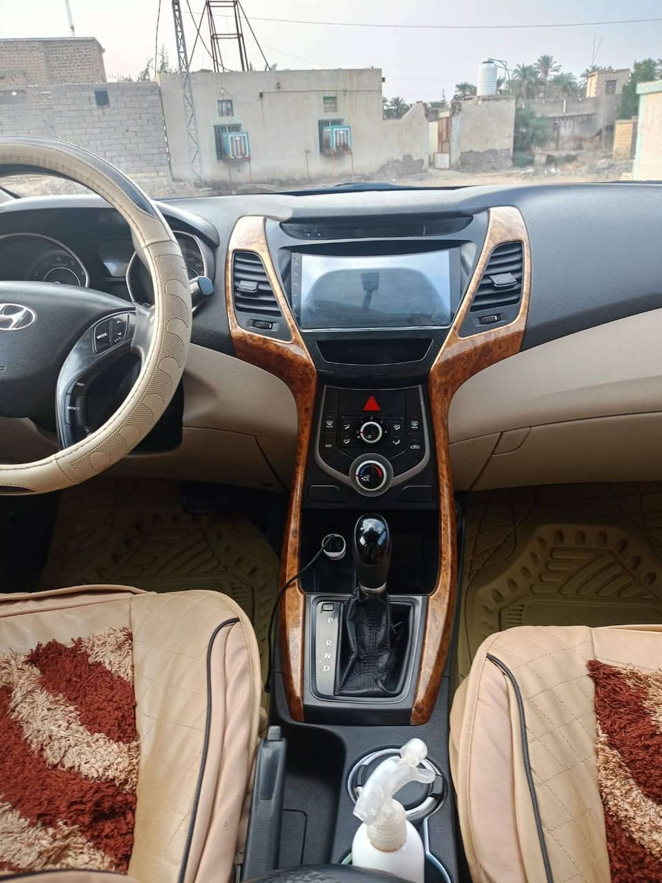 السلام عليكم ورحمة الله وبركاته  
هونداي النترا موديل 2015 وارد خليجي محرك 1800 دوش فول عدا البصمة مكفولة من الصبغ والتبديل عدا بارد باب السائق قليل وتصليح نهاية الدوسة اليمنى رقم بصرة دولي مشروع وطني مكانها الناصرية -سوق الشيوخ 
للاستفسار  
السعر ١٣٠
***********
