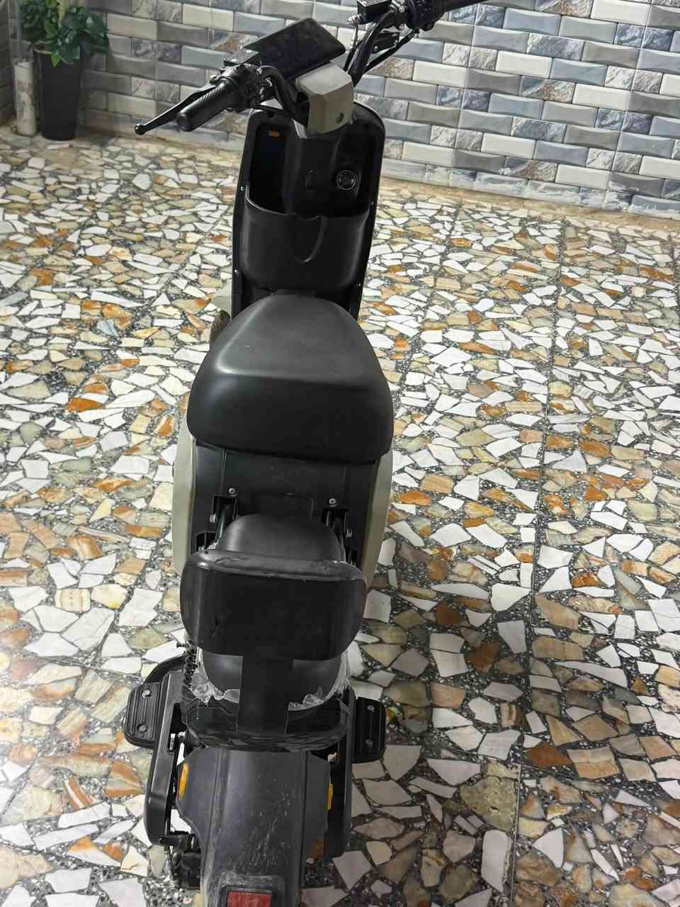R9 
دراجه شخط مابيه نضيفه بس عوزه باترين منفوخات  و 3. نضيفات السعر 200 الف المكان مدينت الصدر 
***********
