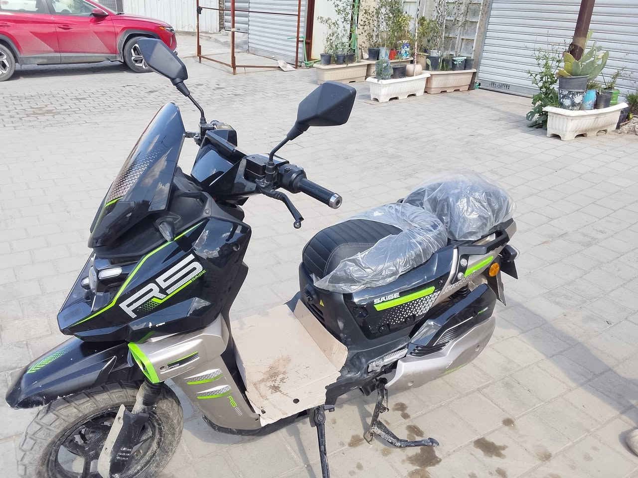 سلام عليكم دراجه اباجي سايج موديل ٢٠٢٦ ماشيه ٤٥٠ تاريخ الشراء 7/3/2026   السعر 10100 مليون و١٠٠ الف  جديده مواصفاته معروفه هاتف واتساب ***********
