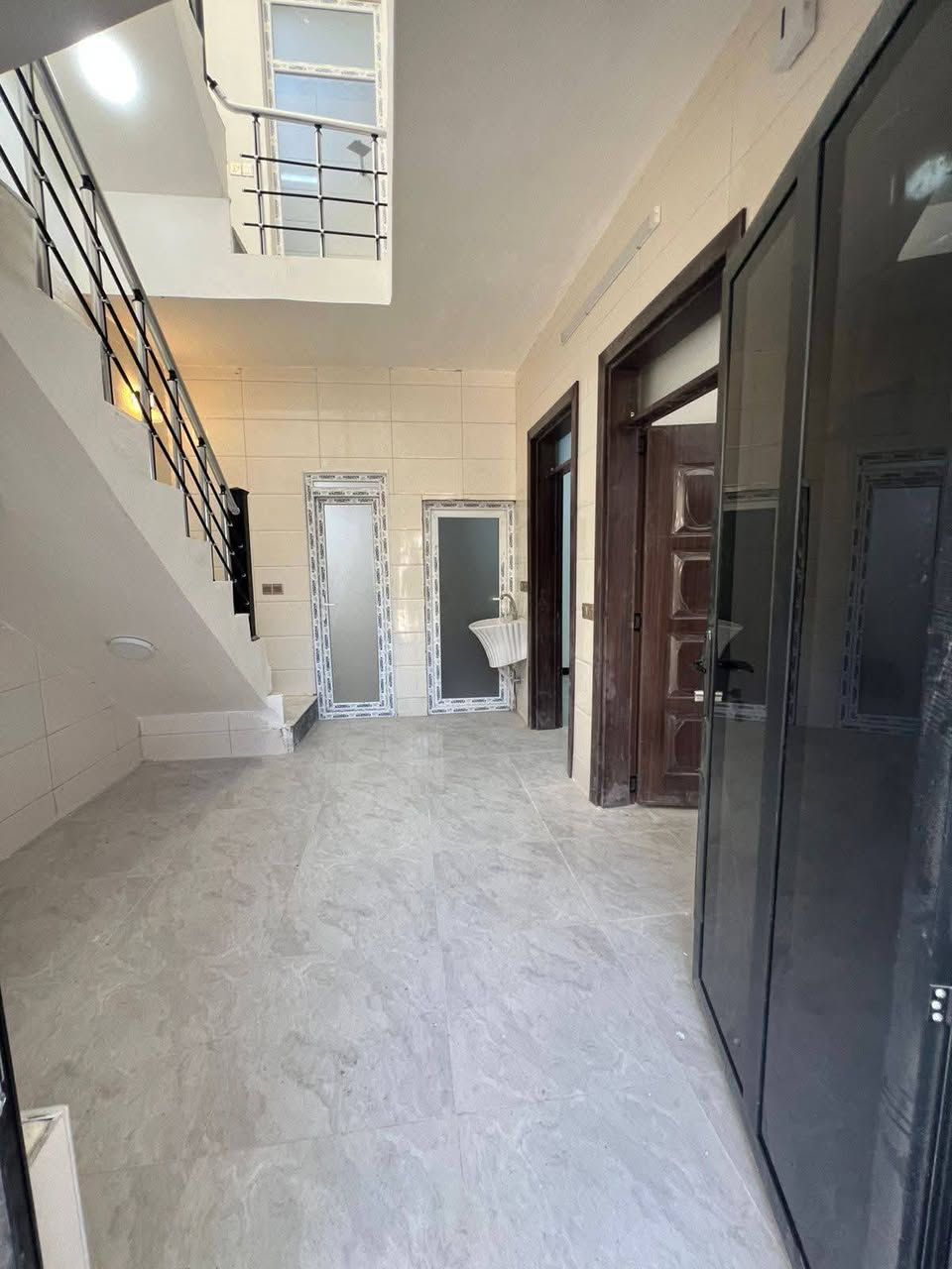 دار للبيع مساحه ١٠٠متر  مربع
يحتوي على صاله مطبخ هول داخلي وخدمات و٣ غرف نوم
طابو زراعي سند٢٥ قرار محكمه
السعر 95 وبي مجال
(((لبيت بصف لشارع لعام الريسي لبيت بصف ركن))) 
العنوان منطقت الدوانم قرب الشرطه الخامسة
*********** بي واتساب او اتصال
*********** بي واتساب او اتصال
