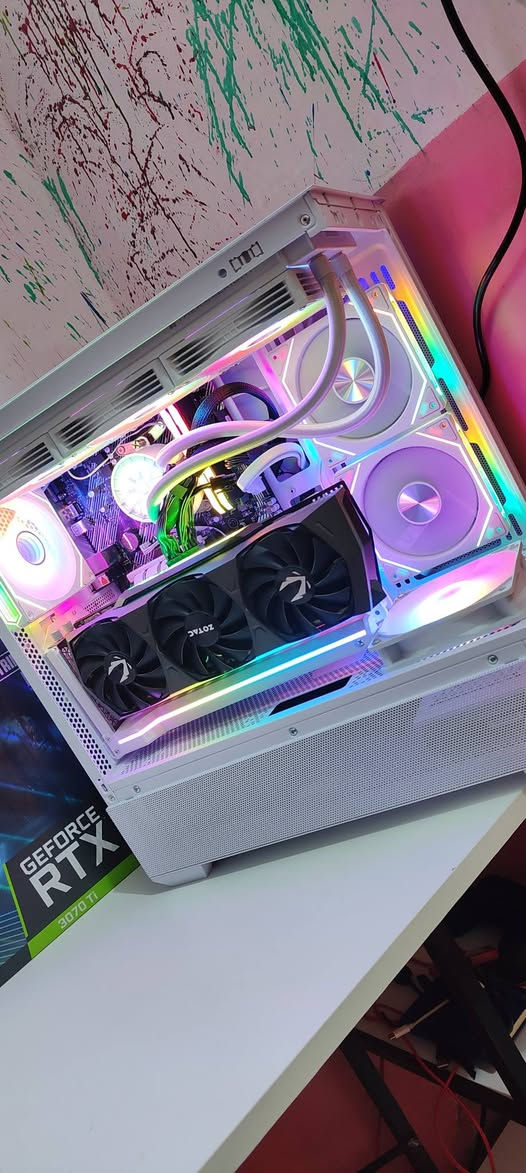 سلام عليكم للبيع Pc اخت الجديدة مضلومة بالتصوير
مواصفات الكيس 
‏CPU R5 5500GT
‏
‏MB A520 ASUS
‏
‏RAM 32G RGB 3600 Crossiser Pro 
‏
‏GPU RTX3070 TI 3VAN RGB نسخة زوتاك
‏
‏HDD 1T
 M.2 256
‏
‏POWER  NZXT C 650 gold توني ماخذته ب125 والوصل موجود
‏  
‏Thermalright Aqua Elite 360 V6 Liquid مبرد مائي 3 فان

 ‏SAMA V40 CASES 6 FAN
وياها ستاند كارت الشاشة ليد RGP مثل ماموضح بالصور
قيموها بما يرضي الله 🙏🩶 متواجد فيس واتساب 
***********
‏
