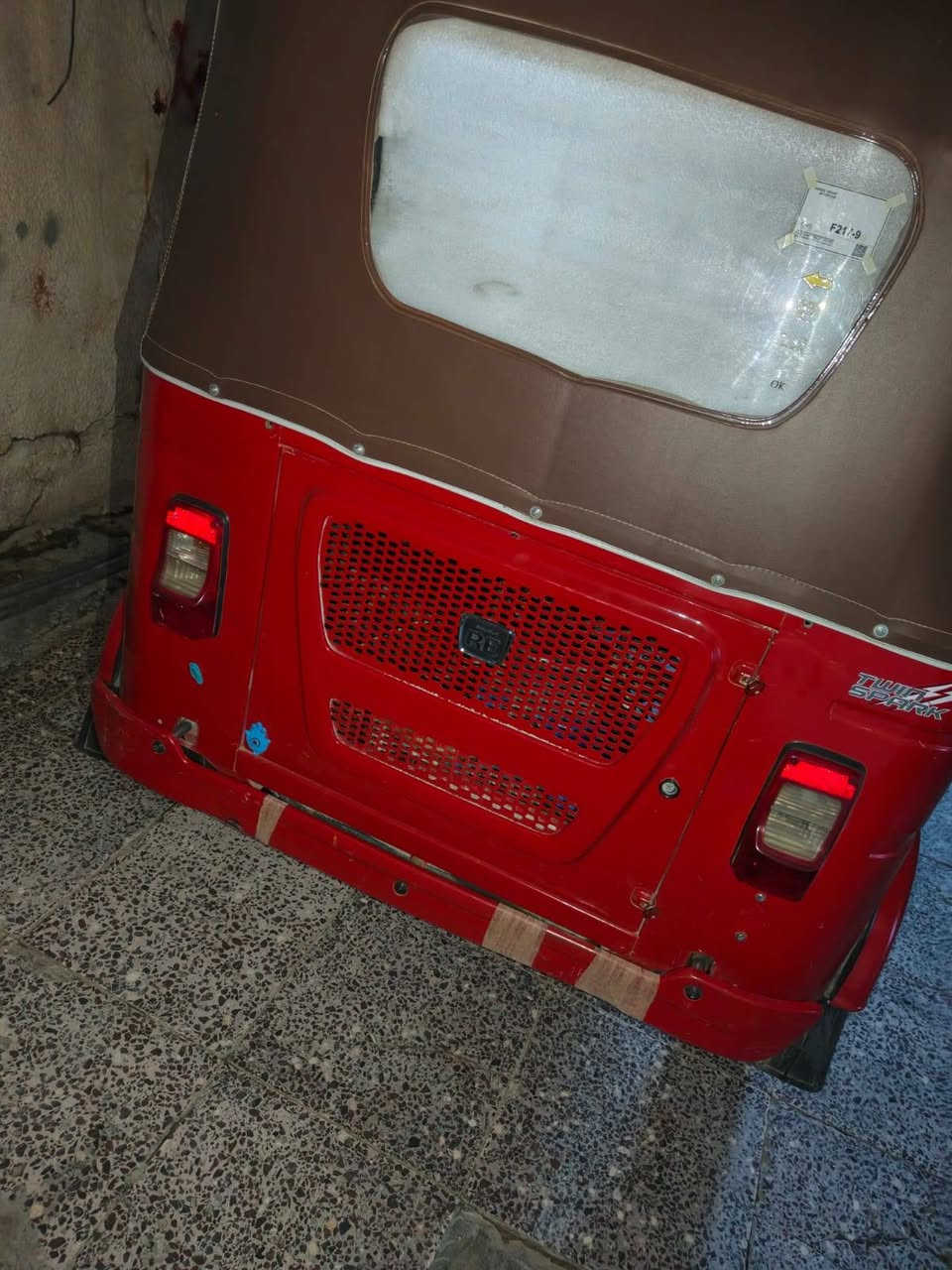 السلام عليكم
2022 شهر 7 مرقم بغداد لوحه عربي للبيع 
بيها يم الجاملغ الأيمن صبغ فقط ولباقي مكفول مكينه مفكوله وتكتك جاهزه متصرف عليها ربع 
عارضها ب 9 ملايين وبيها مجال . عنواني مدينه الصدر 
للأستفسار *********** غير متواجد ع الخاص فقط اتصال
