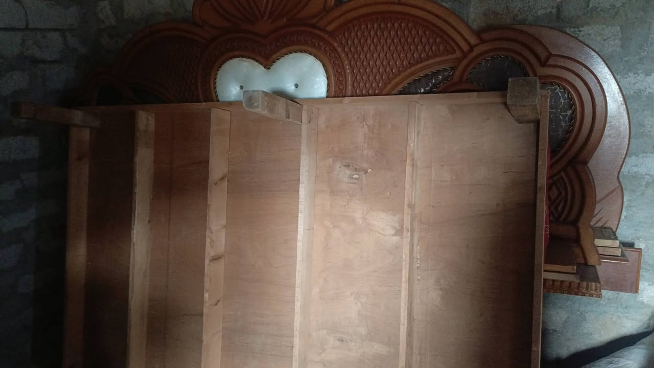 تخوت ثنين واحد خشب ثكيل ونضافه وسط ولاخ خشب عادية ونضيف جديد بدون كميدون ثنينهم مال تثبيت جوانب موجود سعر ١٣٠


**إذا كنت صاحب هذا الإعلان وتريد حذفه لأي سبب، رجاءا أرسل رسالة إلى الدعم الفني**