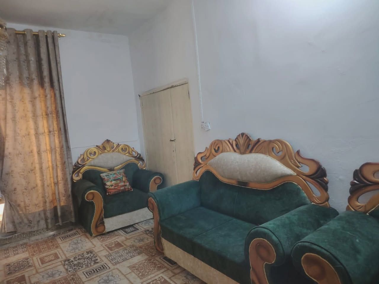 السلام عليكم تخم 14 مقعد تسكام جديد ستوني سويته جديد رايده ب650 وبي مجال العنوان بابل المهندسين الاتصال على الرقم واتساب واتصال ***********
