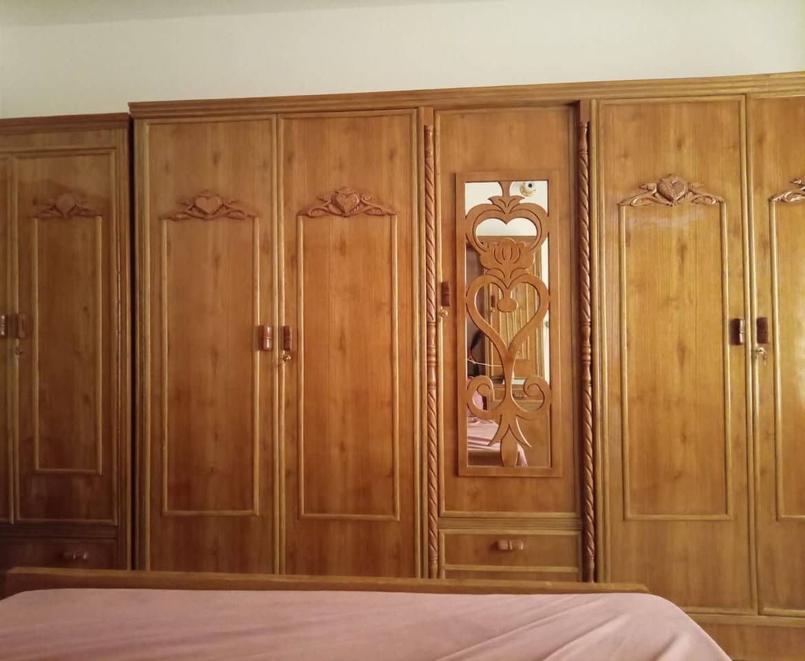 غرفه للبيع نجاره عراقي مستخدمه شهرين لا اكثر سعرها مليون و200وبيها مجال 
رقم الهاتف ***********
العنوان حله حي الرضا
