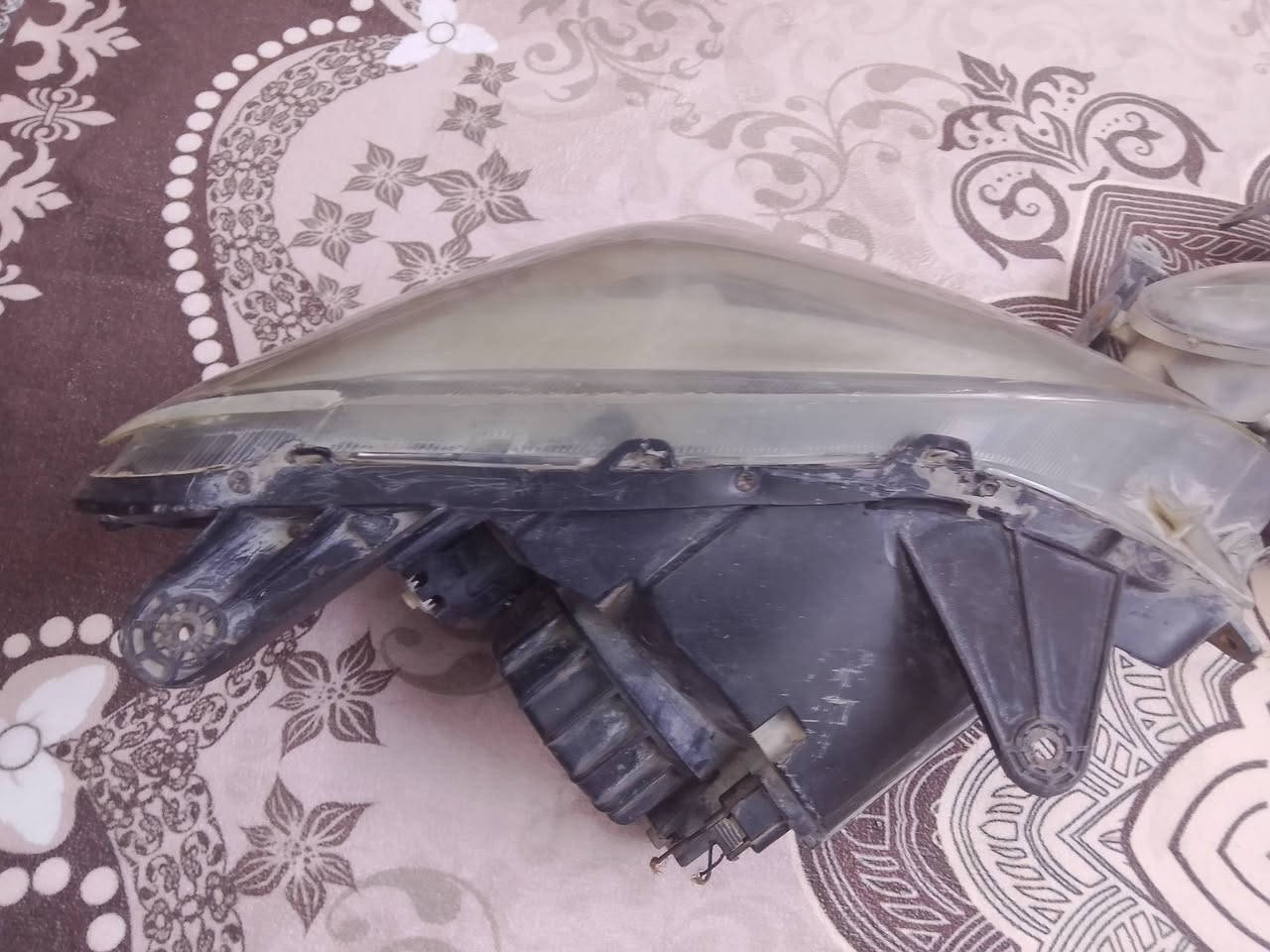 زوج لايت مستعمل نظيف كلش بدون اي كسر مع بروجكترات أمامي مال دعاميه فولكس صالون سعر (٥٠ ) ***********
